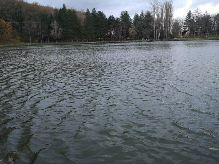 lago andreuccio acqua increspata