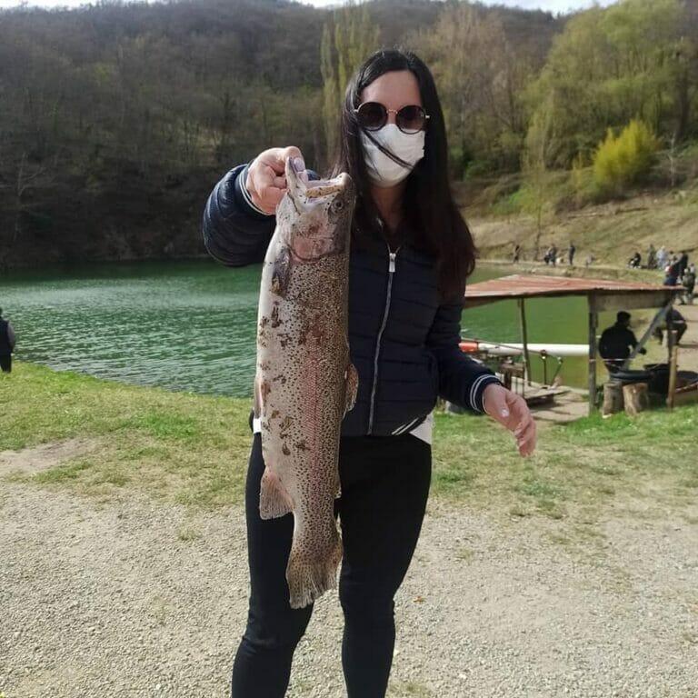 lago la vigna donna con trota big