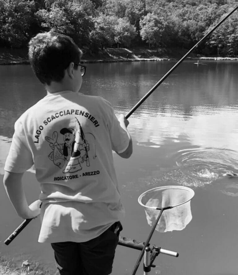 lago scacciapensieri bambino in pesca
