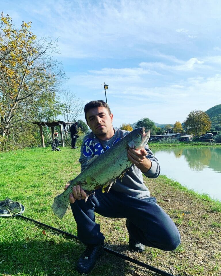 lago teramo spinnig cattura trota gigante