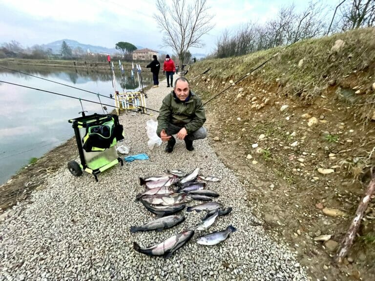 lago la bicocca 2 bella pescata