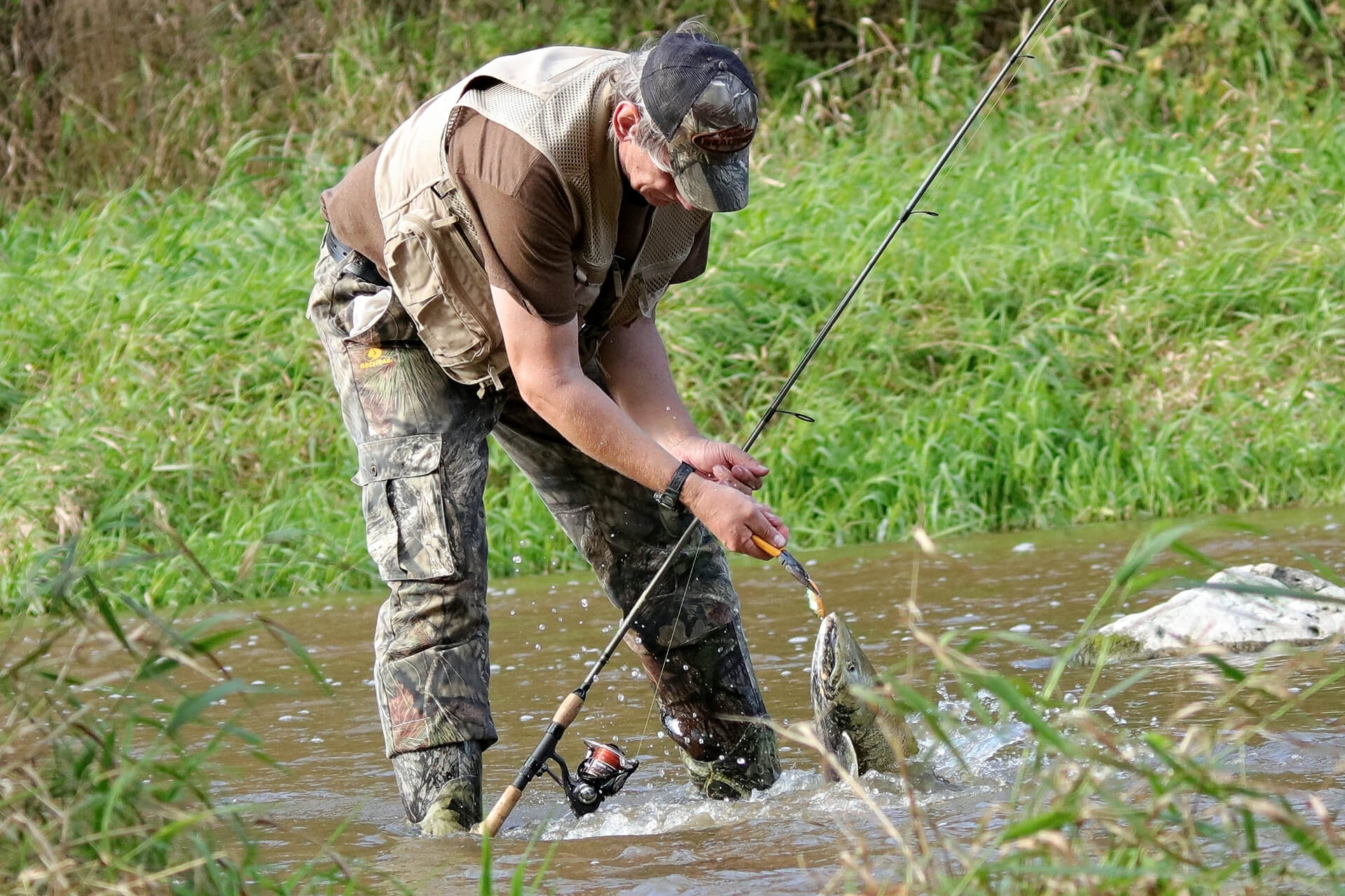 pesca al salmone con artificiale