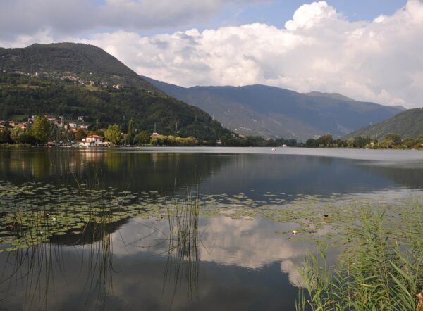 Panorama del Lago di Endine in Val Cavallina