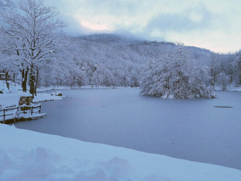 lago dei pontini neve